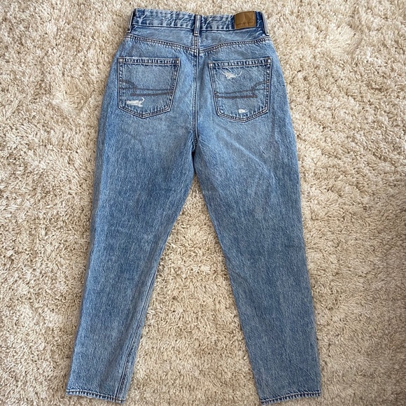 American Eagle Curvy Mom Jeans (NO STRETCH) Size 2 - Picture 2 of 6